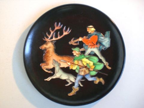 Großer Wandteller mit Jagdmotiv - Karlruher Majolika