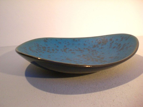 Blue bowl in organic design - Fritz van Daalen