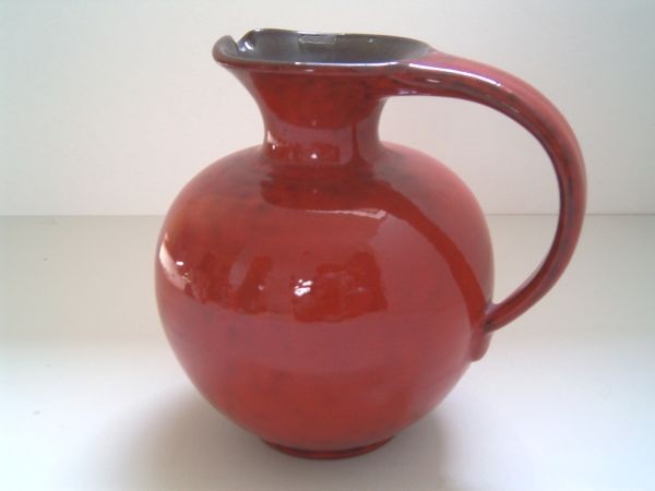 Red handled vase Kuch