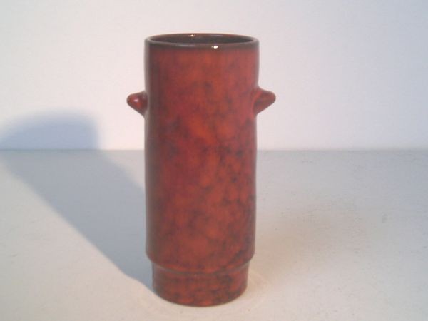 Red cylindrical vase - Wilhelm & Elli Kuch