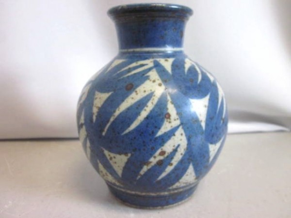 Studio pottery vase with blue decor - Willy & Elli Kuch