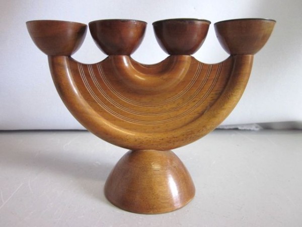 Expressiver Kerzenleuchter aus Holz - Heinz Doellerdt