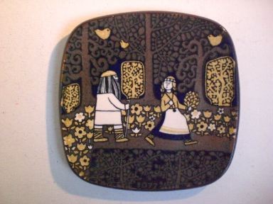 Annual wall plate Arabia 1977 - Raija Uosikkinen