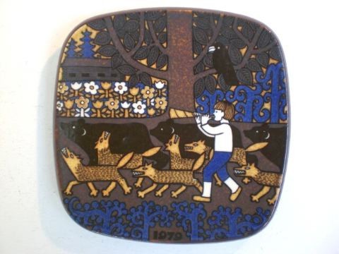 Annual wall plate Arabia 1979 - Raija Uosikkinen
