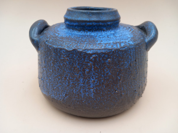 70er Studiokeramik Vase Handarbeit blaue Glasur Reliefdekor WGP