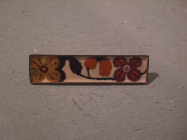 Fine enamel brooch - by Perli