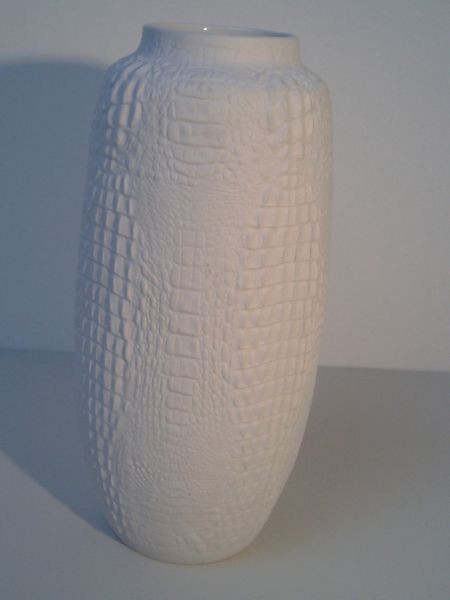 Huge Kaiser vase with reptile relief decor