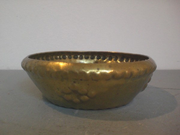 Expressive brass bowl - Georg von Mendelssohn