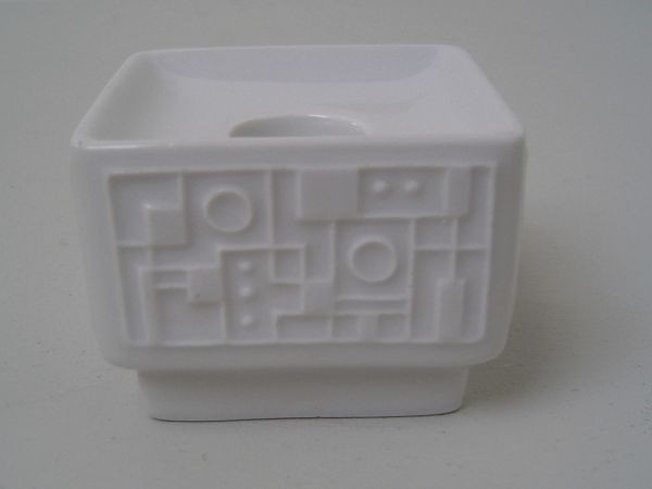 Wunsiedel candleholder with graphic relief decor