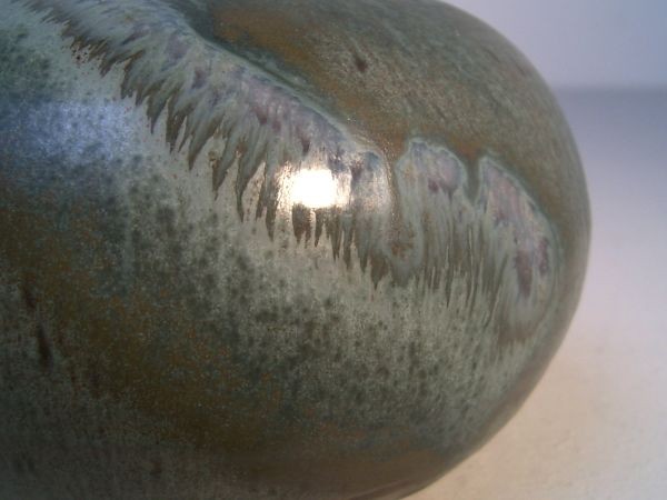 Grüne Vase Studiokeramik - mit Laufglasur